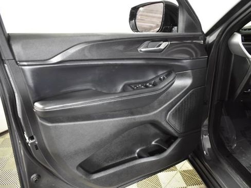 Used 2023 Jeep Grand Cherokee L Laredo AWD/4WD image 7