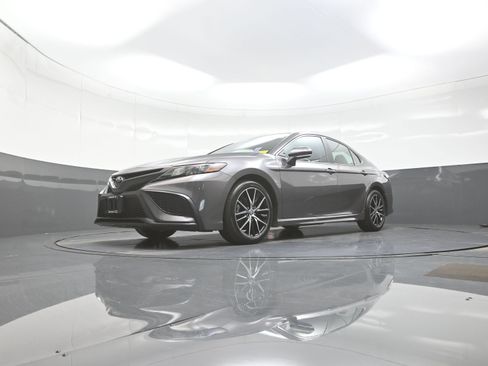 Used 2023 Toyota Camry SE w/ Cold Weather Package AWD/4WD image 11