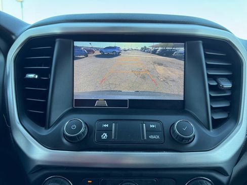 Used 2022 GMC Acadia SLE w/ Driver Convenience Package FWD image 21