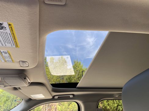 Used 2024 Ford Expedition Max XLT image 33