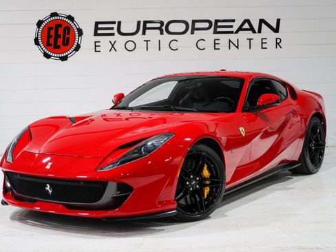Used 2019 Ferrari 812 Superfast RWD image 4