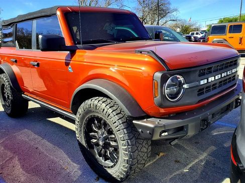 Used 2022 Ford Bronco Black Diamond image 1