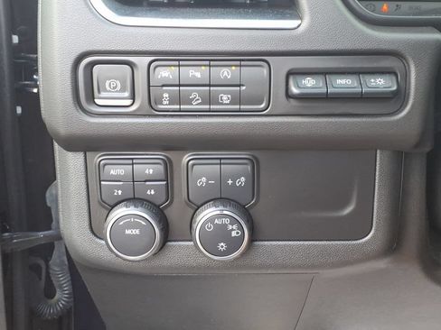 Used 2024 Chevrolet Tahoe Premier AWD/4WD image 17