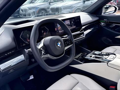 Used 2024 BMW 530i xDrive w/ Premium Package AWD/4WD image 17