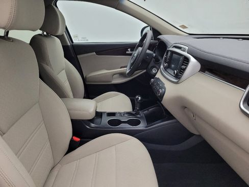Used 2018 Kia Sorento FWD image 21