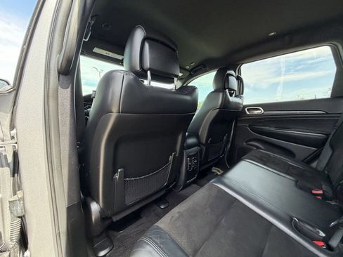 Used 2018 Jeep Grand Cherokee Laredo RWD image 16