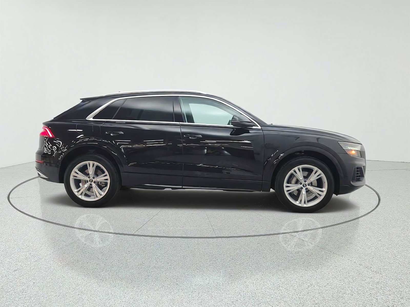 Used 2023 Audi Q8 Premium w/ Convenience Package AWD/4WD image 4