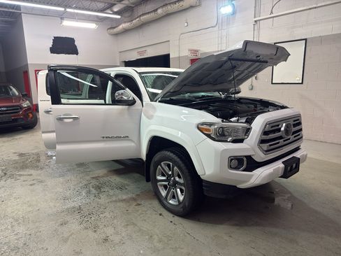 Used 2018 Toyota Tacoma Limited AWD/4WD image 7