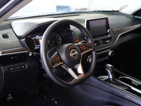 Used 2023 Nissan Altima 2.5 SV FWD image 9