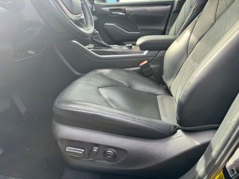 Used 2022 Toyota Highlander Platinum image 7