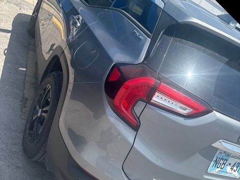 Used 2023 GMC Terrain SLE w/ Driver Convenience Package FWD image 6