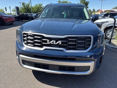Used 2023 Kia Telluride S w/ S Sunroof Package FWD image 3
