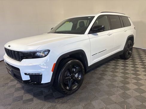 Certified 2025 Jeep Grand Cherokee L Limited w/ Black Appearance Package AWD/4WD image 3