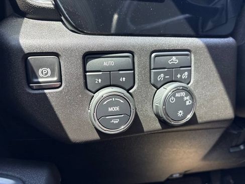 Used 2025 Chevrolet Silverado 1500 LT AWD/4WD image 25