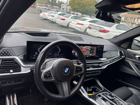 Used 2024 BMW X7 xDrive40i w/ M Sport Package AWD/4WD image 4