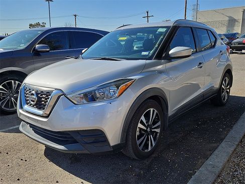 Used 2019 Nissan Kicks SV image 1