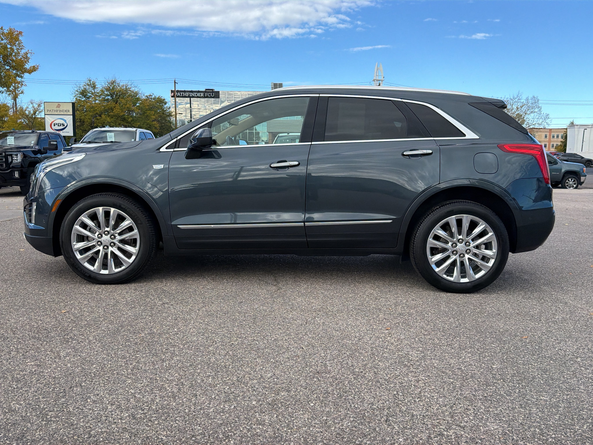 Used 2019 Cadillac XT5 Platinum AWD/4WD image 2