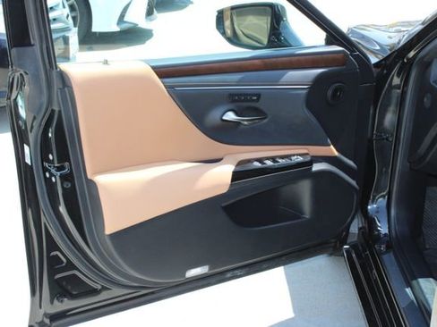 Certified 2025 Lexus ES 300h w/ Premium Package FWD image 11