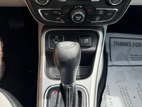 Used 2018 Jeep Compass Latitude w/ Popular Equipment Group FWD image 24