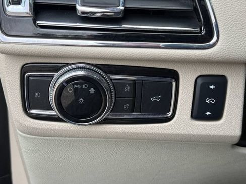 Used 2018 Lincoln Navigator Select w/ Technology Package RWD image 13