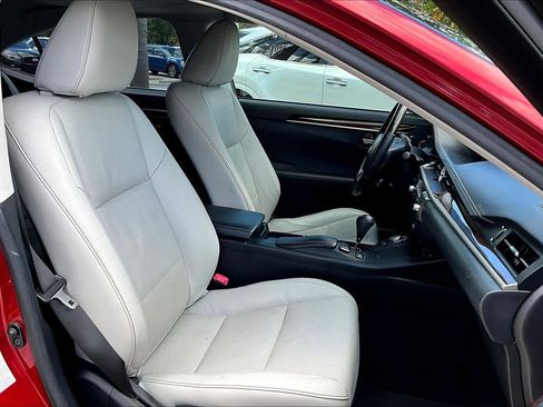 Used 2013 Lexus ES 350 w/ Luxury Pkg image 9