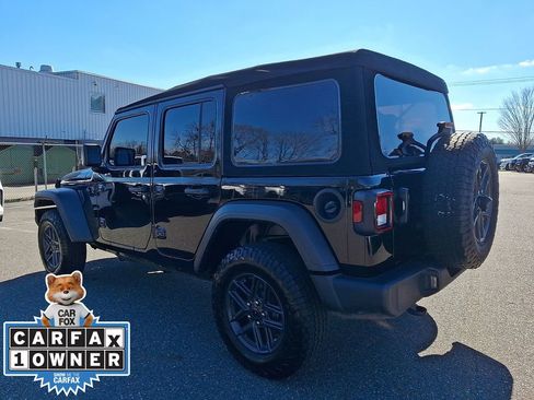 Used 2024 Jeep Wrangler Sport S image 4