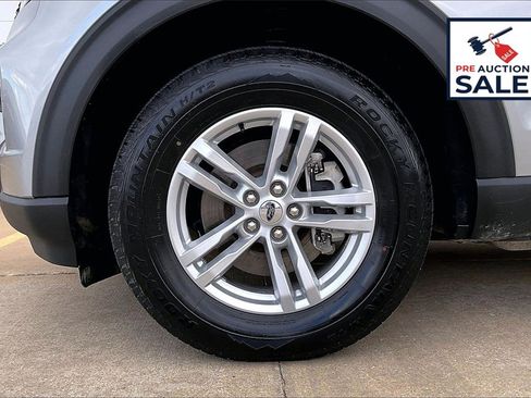 Used 2022 Ford Explorer XLT image 9