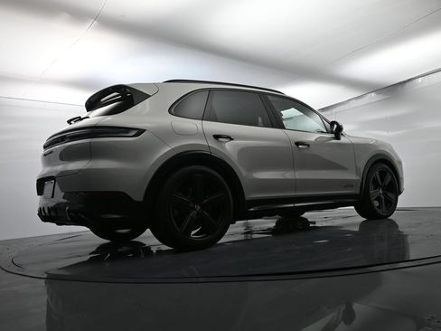 Certified 2026 Porsche Cayenne GTS AWD/4WD image 52