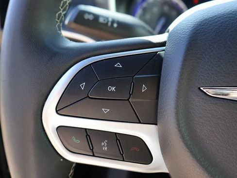 Used 2025 Chrysler Pacifica Select FWD image 35