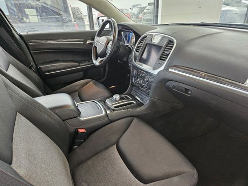 Used 2019 Chrysler 300 Touring w/ Chrome Appearance Package RWD image 12