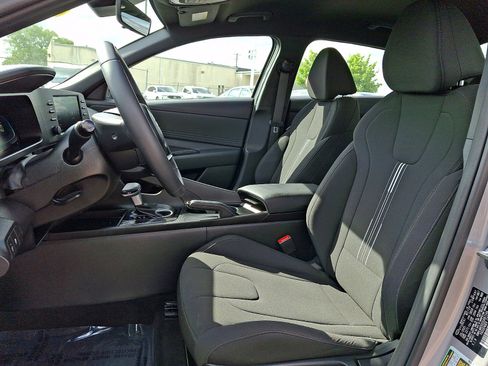 Certified 2025 Hyundai Elantra Sport FWD image 13