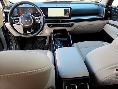 Used 2025 Kia Sorento EX image 12