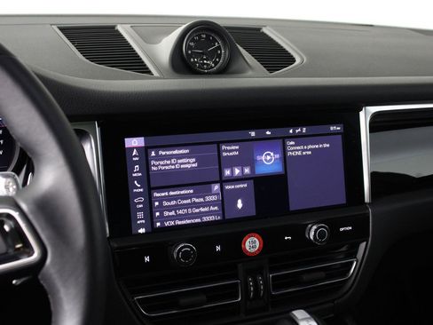 Certified 2026 Porsche Macan AWD/4WD image 13