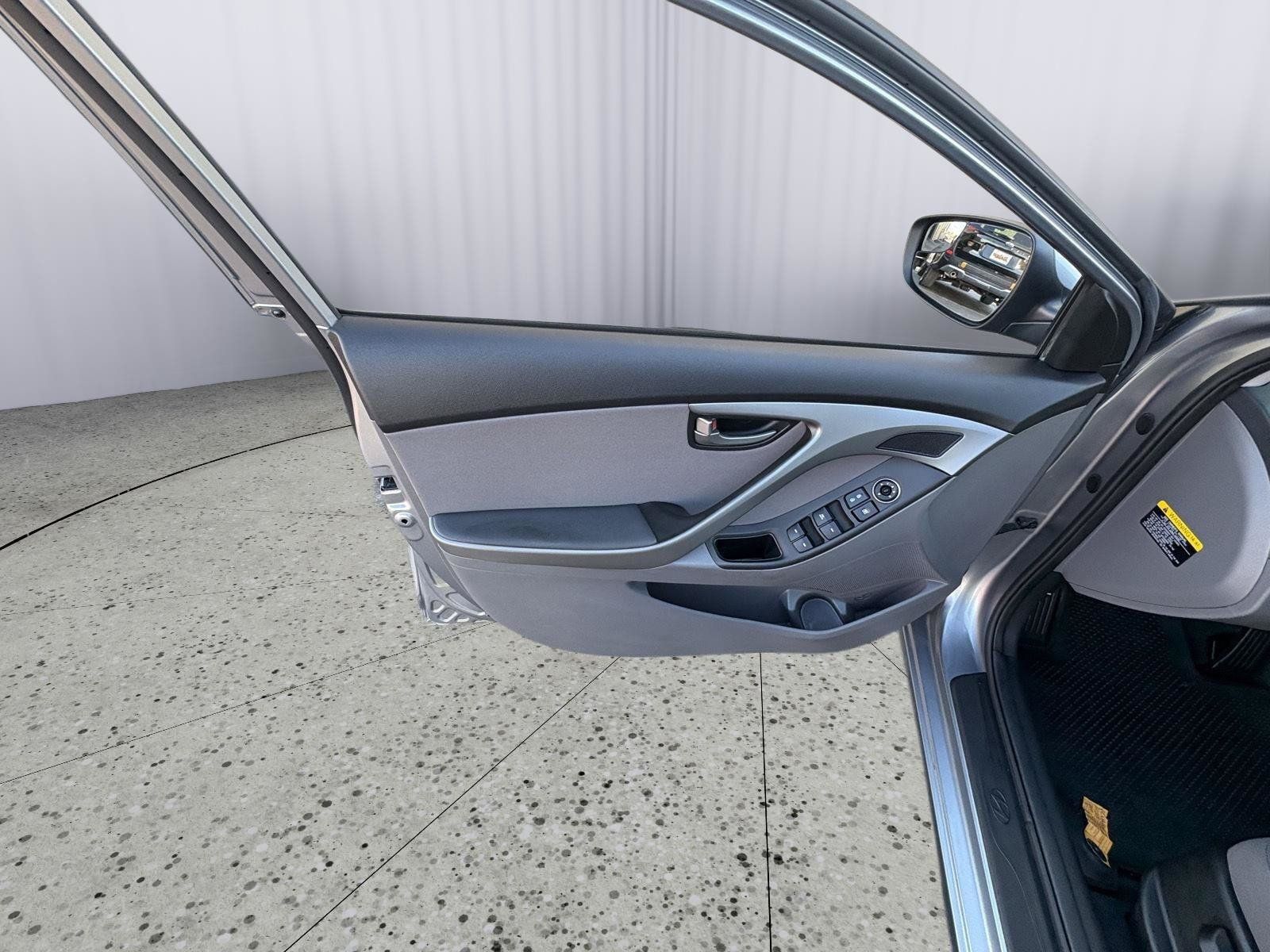 Used 2015 Hyundai Elantra SE w/ Option Group 02 FWD image 22