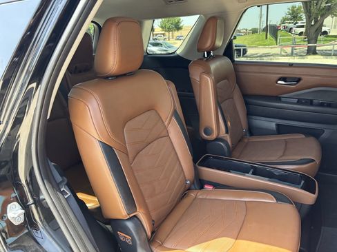 Used 2023 Nissan Pathfinder Platinum FWD image 25