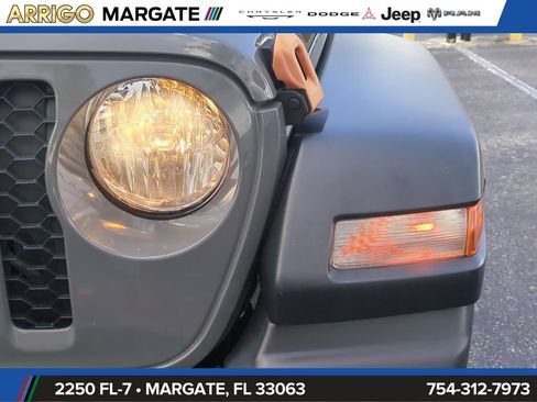 Used 2020 Jeep Gladiator Sport w/ Quick Order Package 24S AWD/4WD image 11