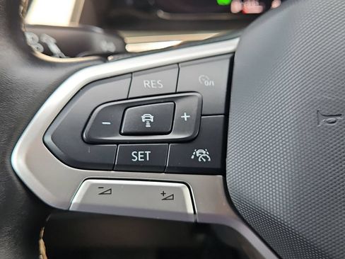 Used 2025 Volkswagen Atlas Cross Sport SE FWD image 21