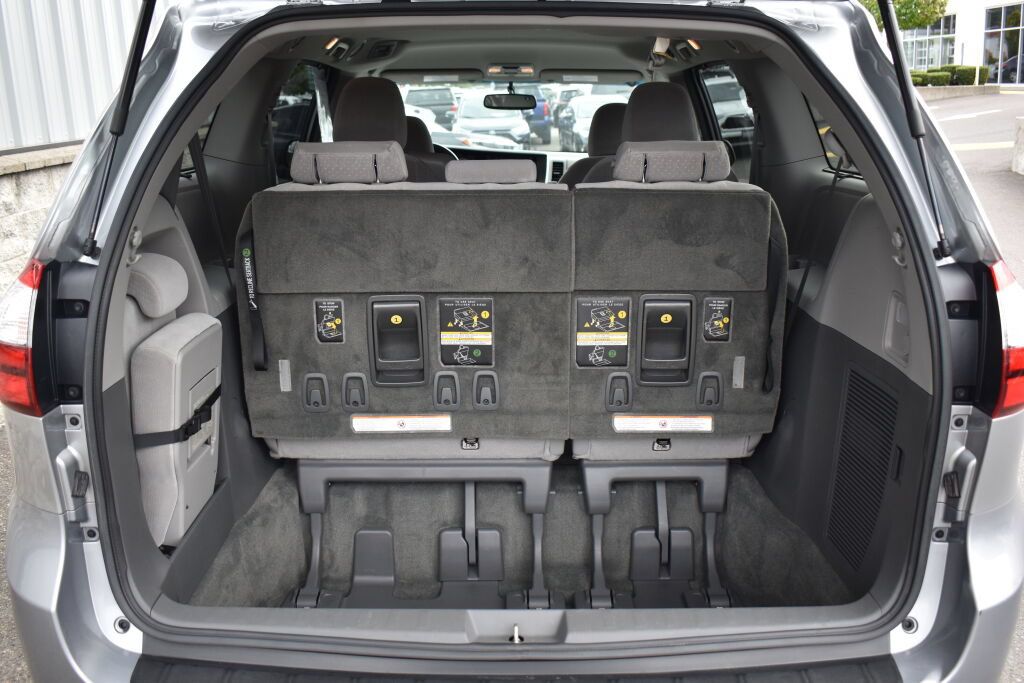 Certified 2016 Toyota Sienna LE FWD image 19