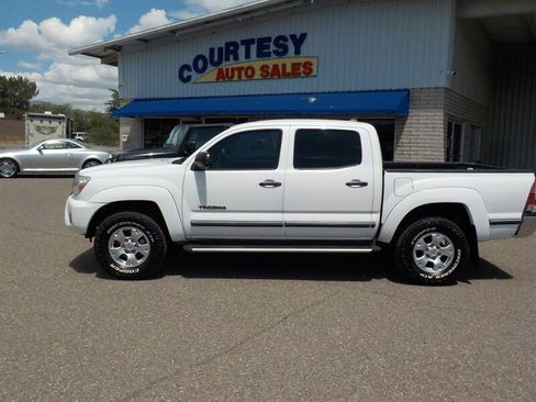 Used 2014 Toyota Tacoma PreRunner image 3