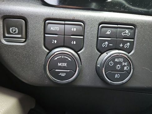 Used 2023 Chevrolet Silverado 1500 ZR2 w/ Technology Package image 17