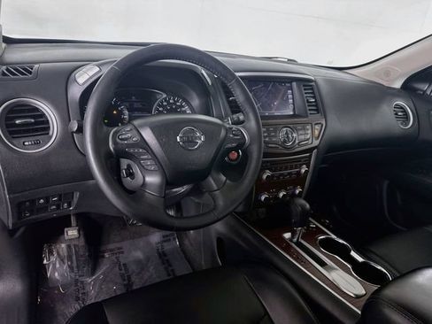 Used 2018 Nissan Pathfinder Platinum FWD image 11