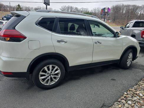 Used 2020 Nissan Rogue SV image 4