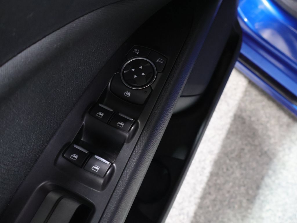 Used 2017 Ford Fusion SE FWD image 13