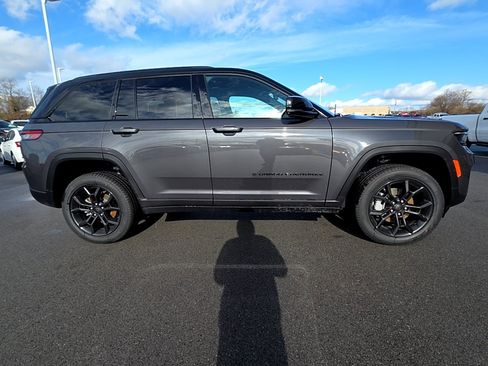 New 2025 Jeep Grand Cherokee Limited image 4