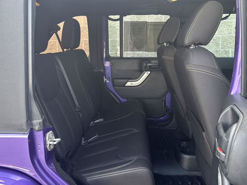 Used 2017 Jeep Wrangler Unlimited Sahara AWD/4WD image 25