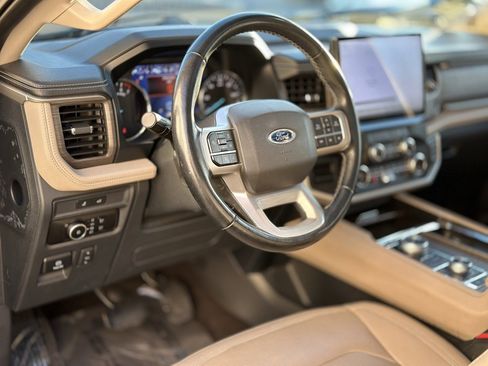 Used 2023 Ford Expedition Limited image 13