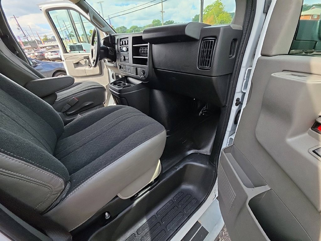 Used 2025 Chevrolet Express 2500 w/ Driver Convenience Package RWD image 19