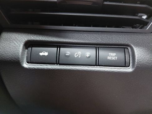 Used 2024 Nissan Altima 2.5 SV AWD/4WD image 34