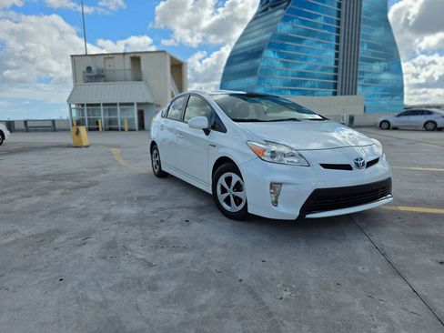 Used 2013 Toyota Prius Four image 2
