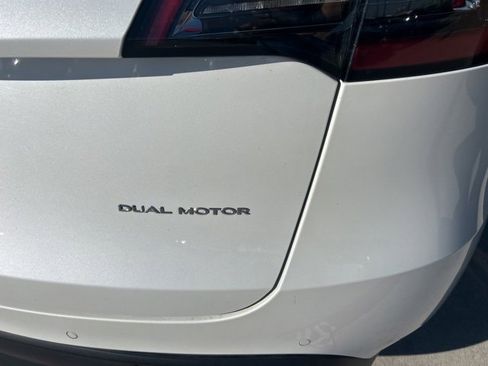 Used 2022 Tesla Model Y Long Range image 5